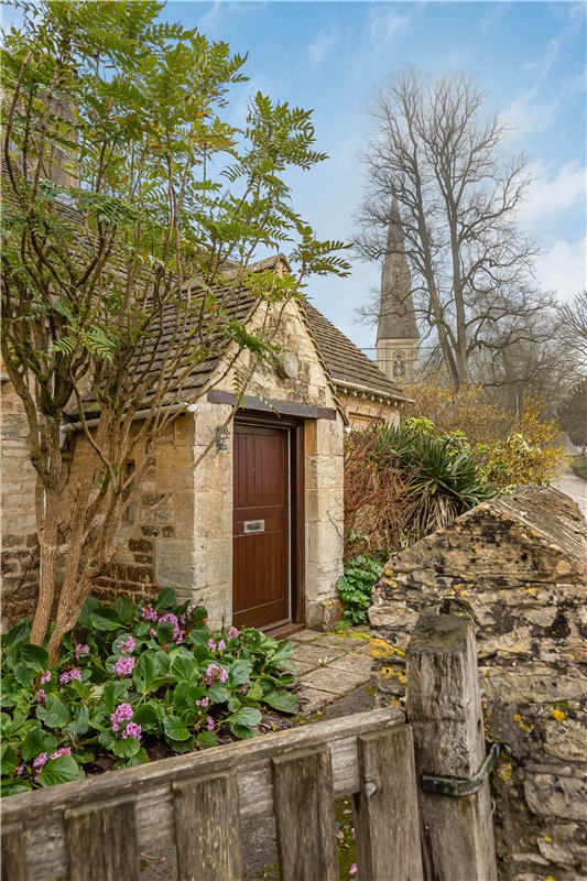 3 bedroom house, Lower End, Ramsden OX7 - Available