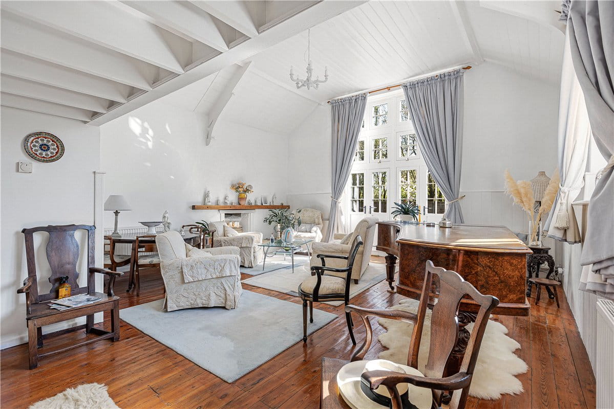 6 bedroom house, Church Road, Hinton Waldrist SN7 - Available