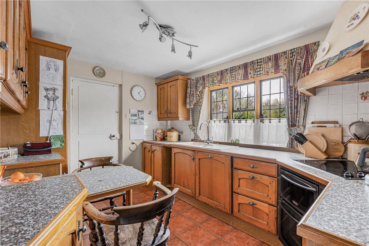 4 bedroom house, Guildenford, Burford OX18 - Available