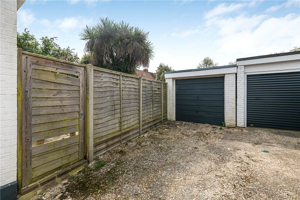 3 bedroom bungalow, Yapton Lane, Walberton BN18 - Available