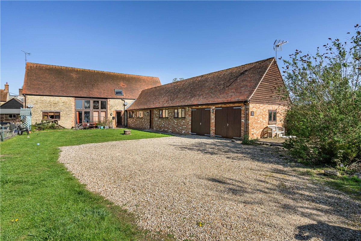 3 bedroom house, Lower Farm, Denton OX44 - Let Agreed