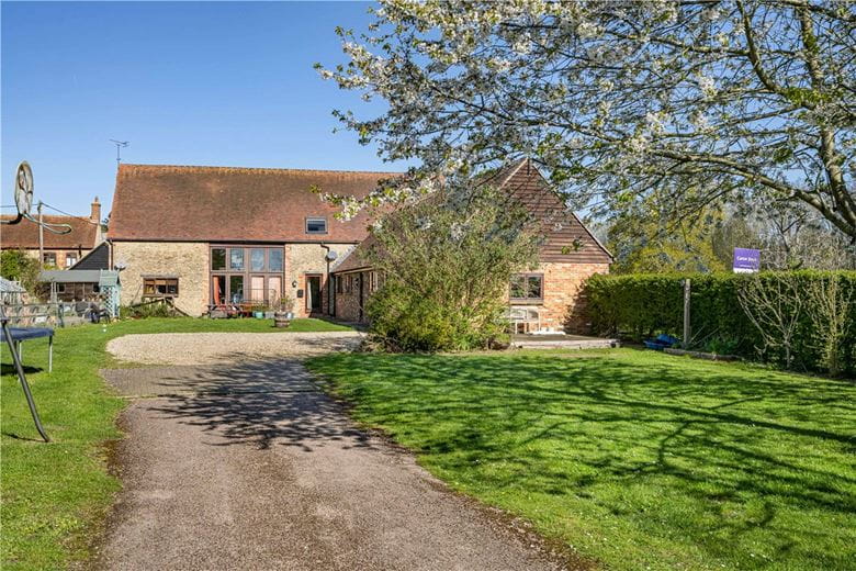 3 bedroom house, Lower Farm, Denton OX44 - Let Agreed