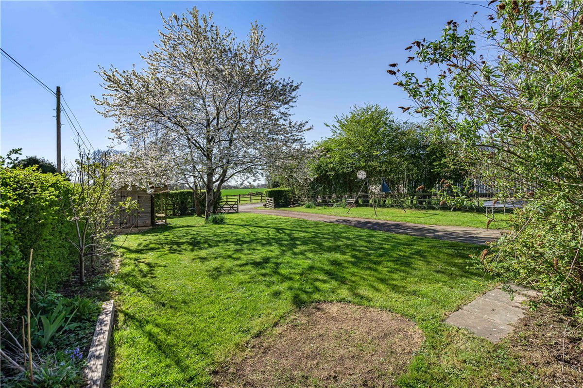 3 bedroom house, Lower Farm, Denton OX44 - Let Agreed