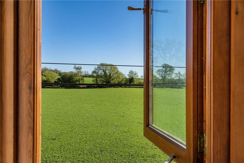 3 bedroom house, Lower Farm, Denton OX44 - Let Agreed