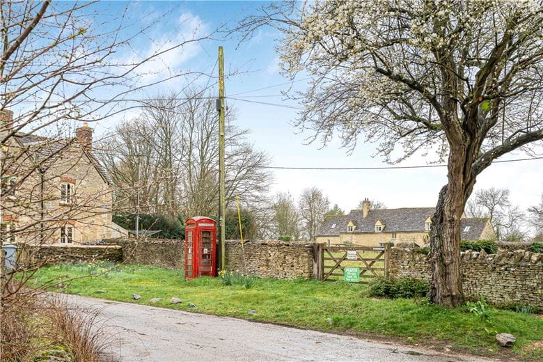 3 bedroom cottage, Manor Cottages, Kelmscott GL7 - Available
