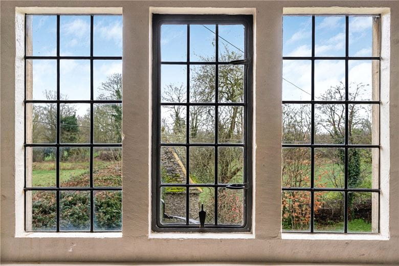 3 bedroom cottage, Manor Cottages, Kelmscott GL7 - Available