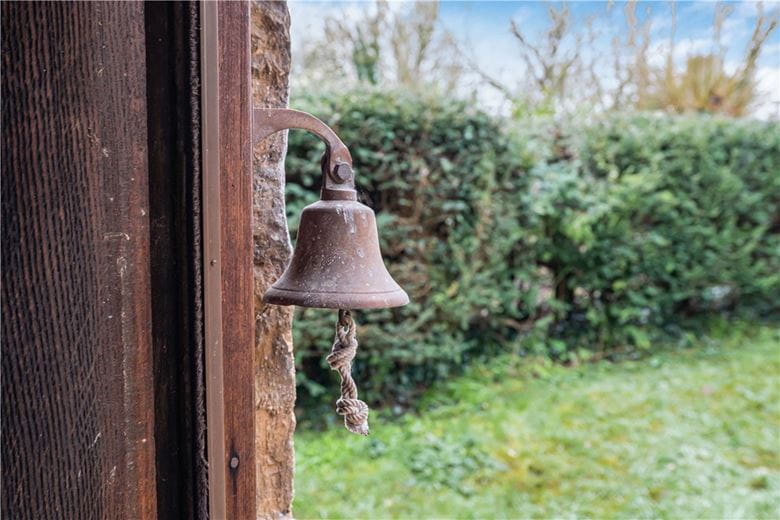 3 bedroom cottage, Manor Cottages, Kelmscott GL7 - Available