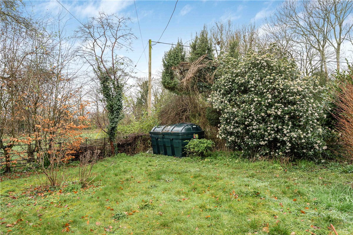 3 bedroom cottage, Manor Cottages, Kelmscott GL7 - Available