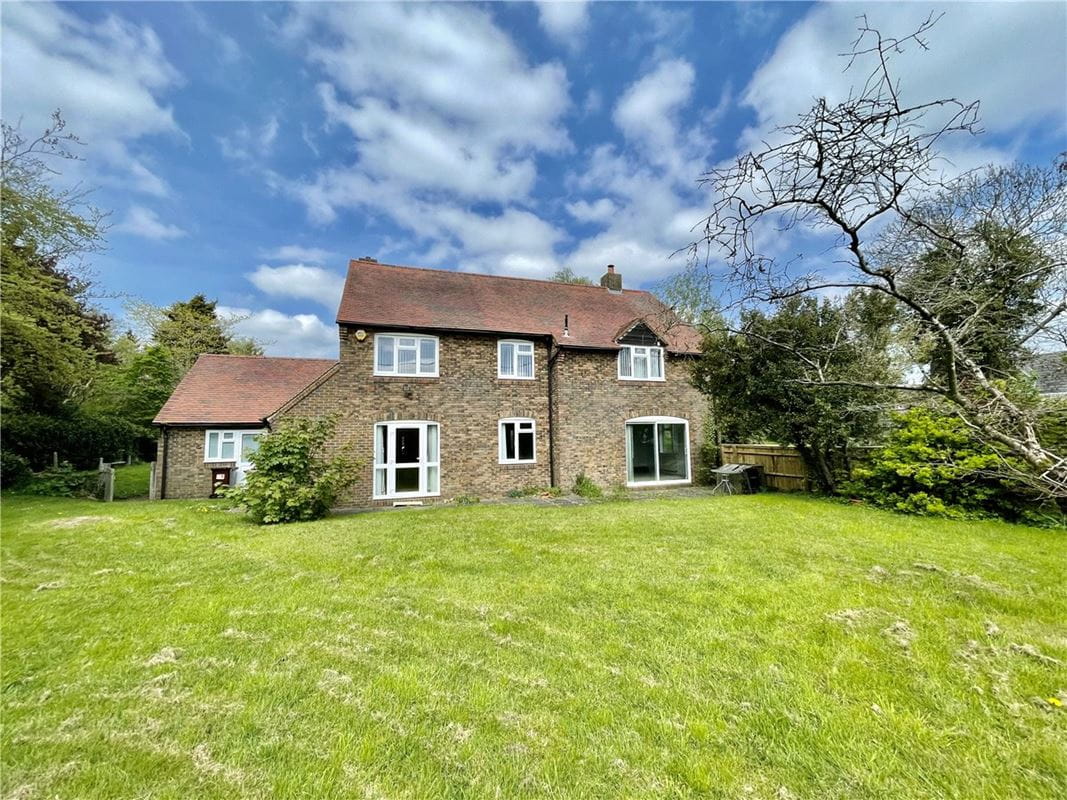 4 bedroom house, Queen Catherine Road, Steeple Claydon MK18
