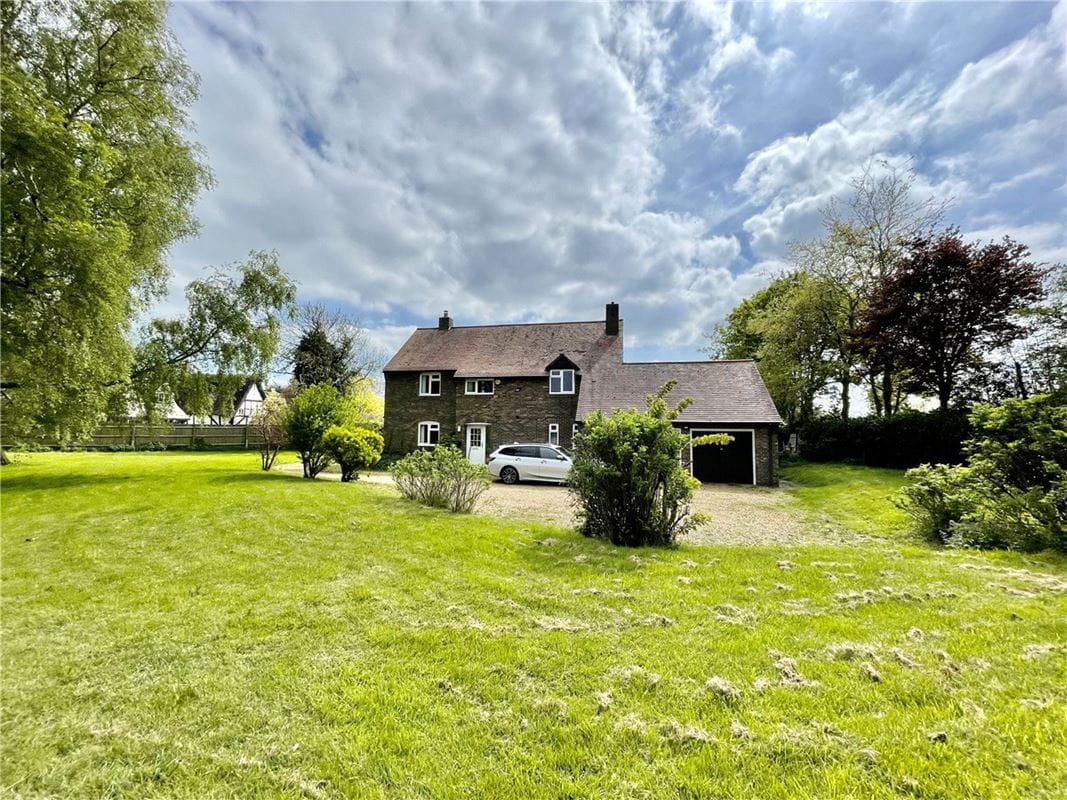 4 bedroom house, Queen Catherine Road, Steeple Claydon MK18