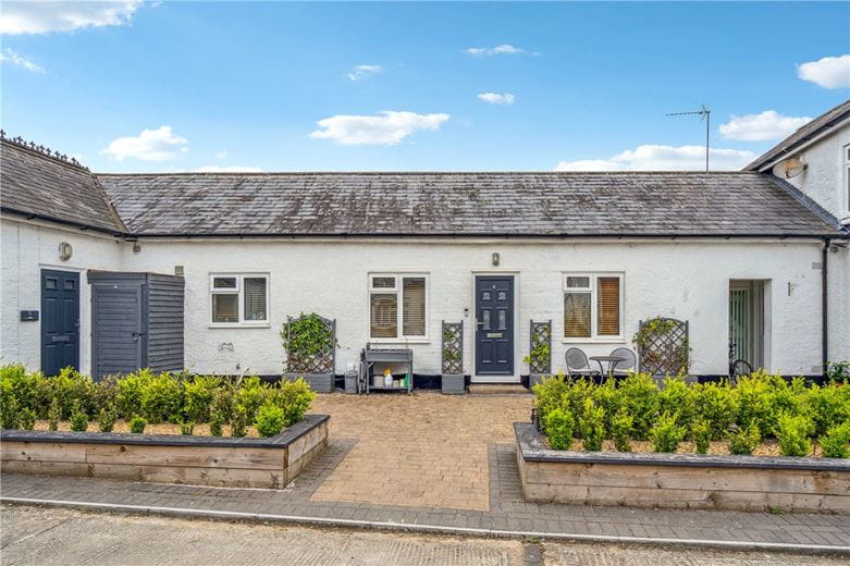 2 bedroom house, Reading Court, Stable Road OX26