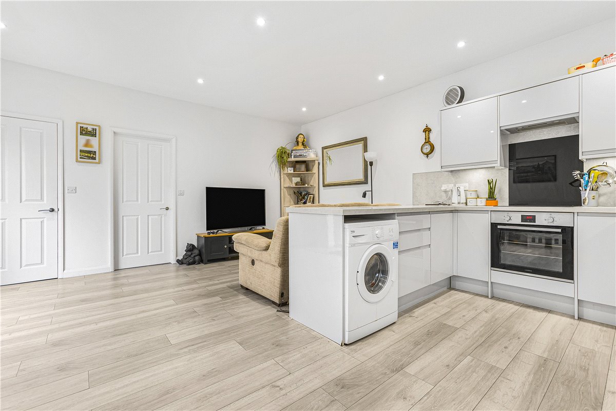 2 bedroom flat, The Coach House, Little Baldon OX44 - Let Agreed