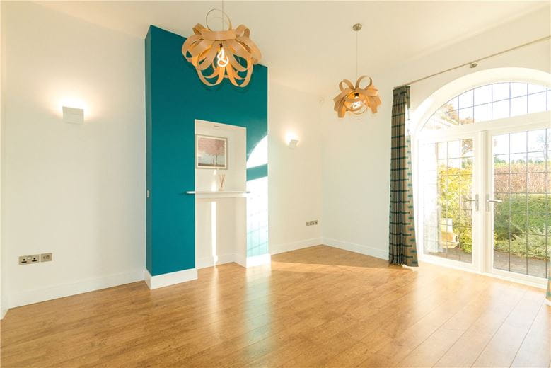 3 bedroom house, Coach House Mews, Spring Hill Road OX5