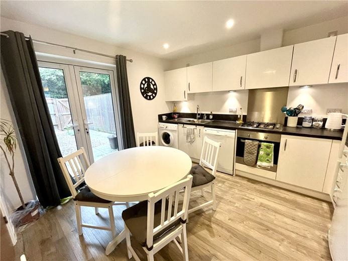 2 bedroom house, Merevale Close, Daventry NN11 - Available