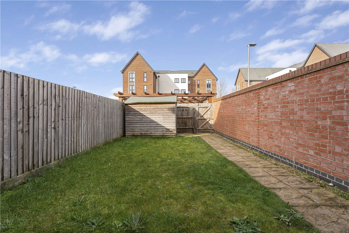 3 bedroom house, Butcher Crescent, Glebe Farm MK17 - Available