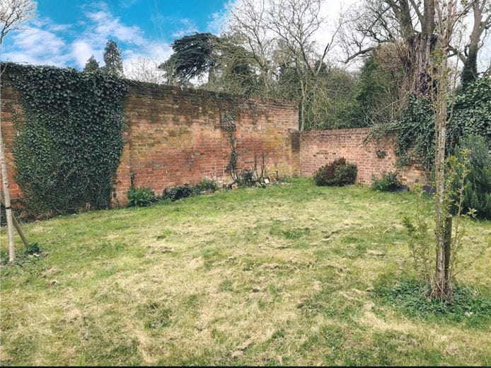 1 bedroom flat, High Street, Whitchurch on Thames RG8 - Available