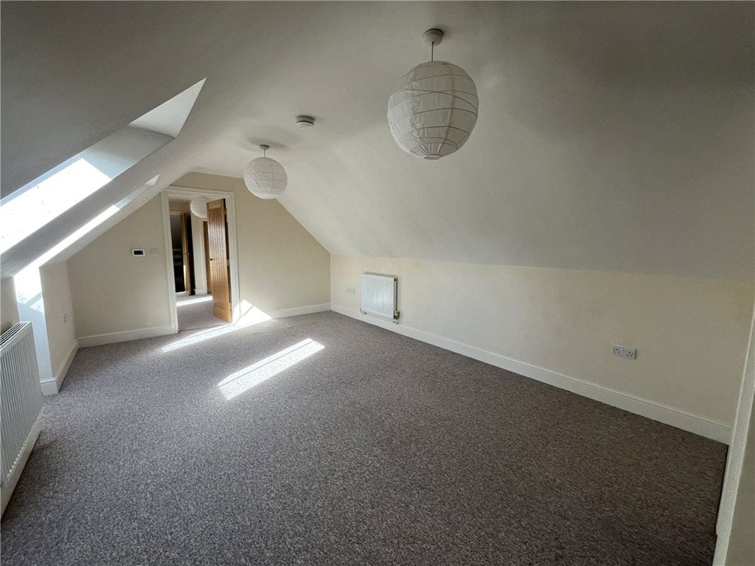 1 bedroom flat, High Street, Whitchurch on Thames RG8 - Available