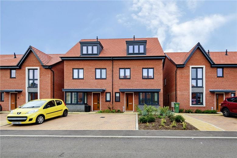 3 bedroom house, Fearnley Close, Glebe Farm MK17 - Let Agreed
