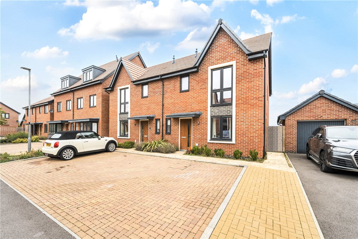 3 bedroom house, Fearnley Close, Glebe Farm MK17 - Let Agreed