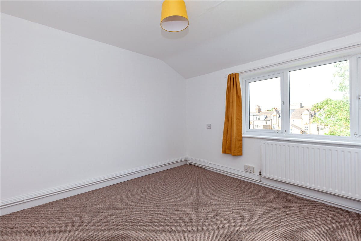  bedroom flat, Bullingdon Road, Oxford OX4 - Available