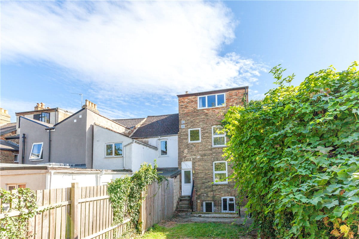  bedroom flat, Bullingdon Road, Oxford OX4 - Available