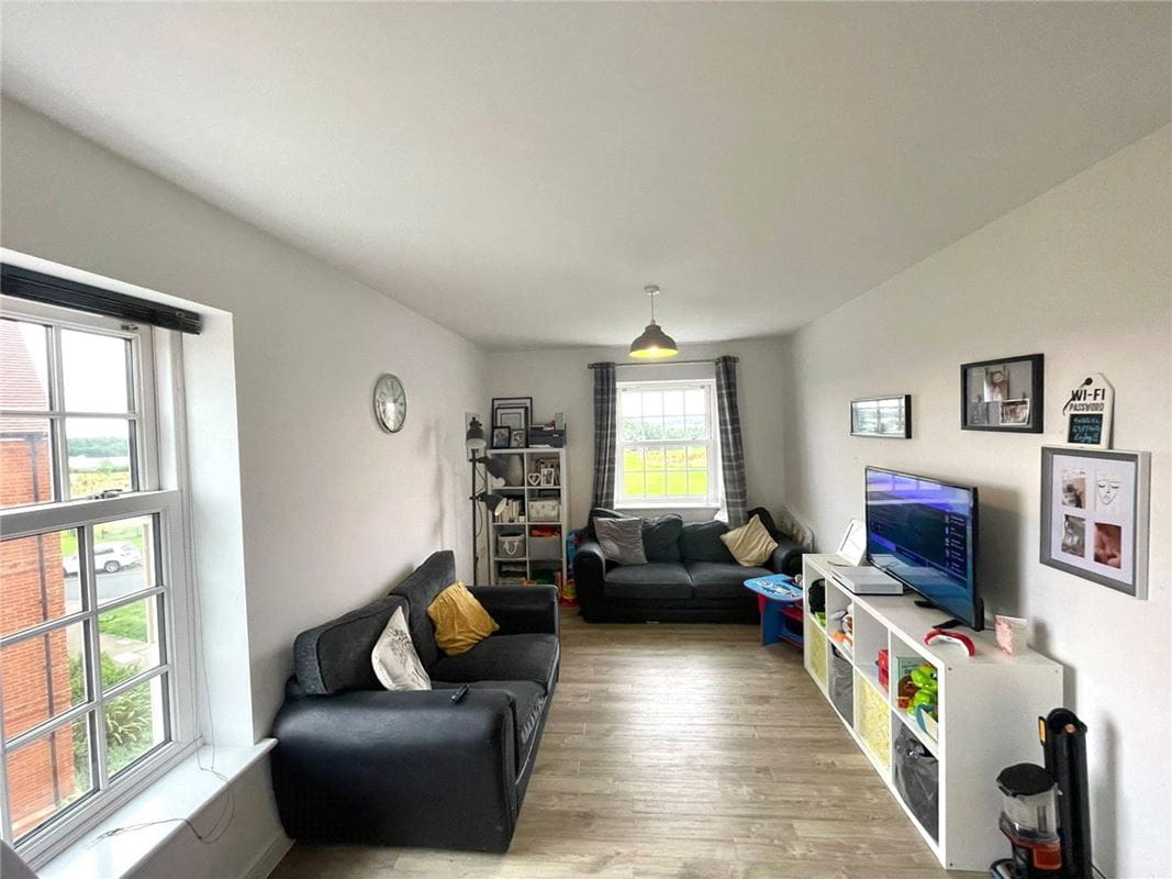 2 bedroom flat, Thenford Way, Banbury OX16 - Available