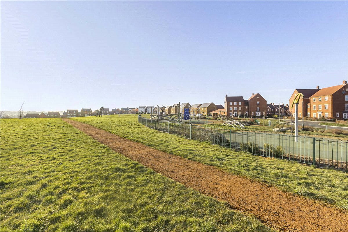 2 bedroom flat, Thenford Way, Banbury OX16 - Available