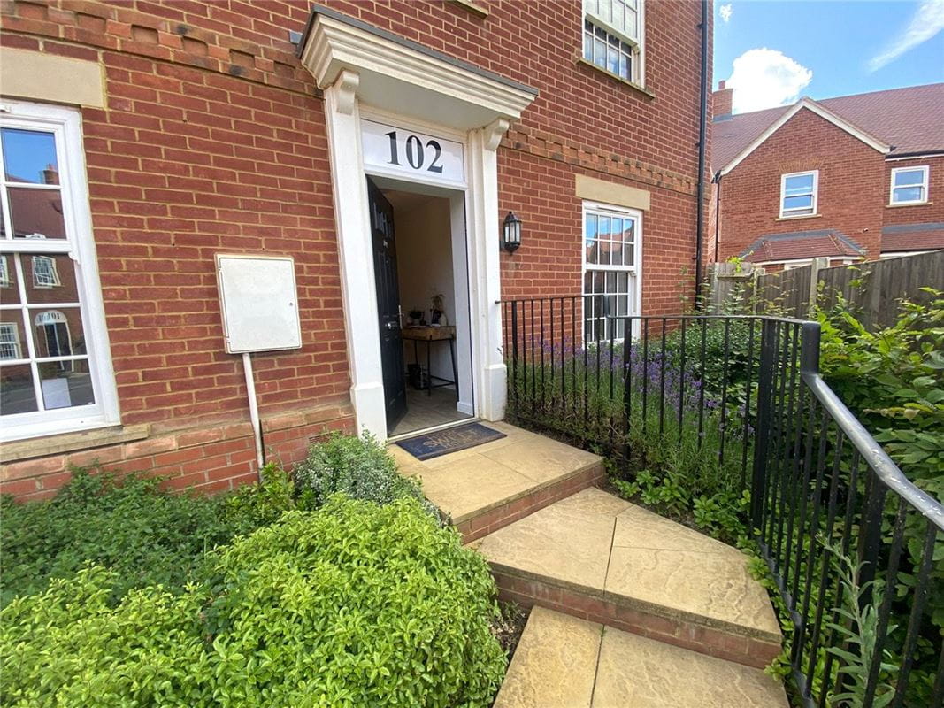 2 bedroom flat, Bourton Road, Banbury OX16 - Let Agreed