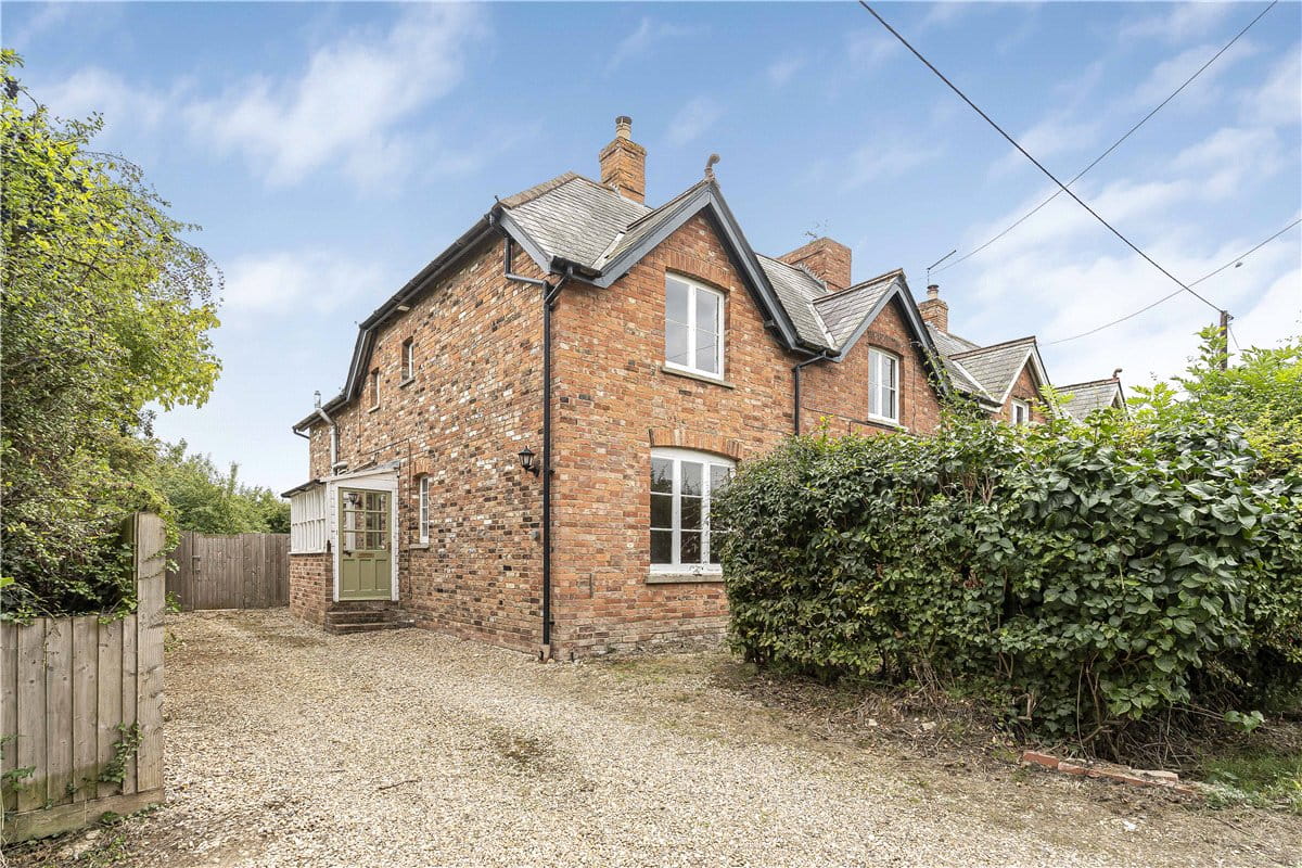 4 bedroom house, Manor Cottages, Lower Thorpe Mandeville OX17 - Available