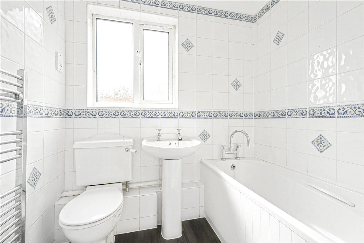 2 bedroom bungalow, Pantile Close, Witham CM8 - Available