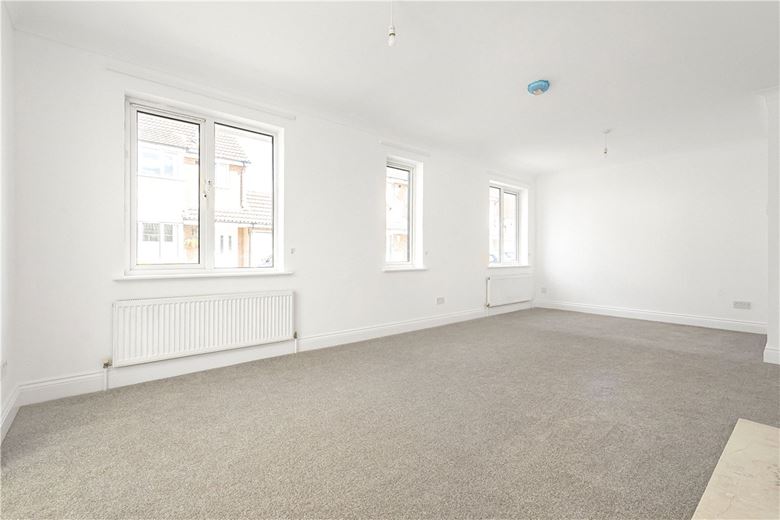 2 bedroom bungalow, Pantile Close, Witham CM8 - Available