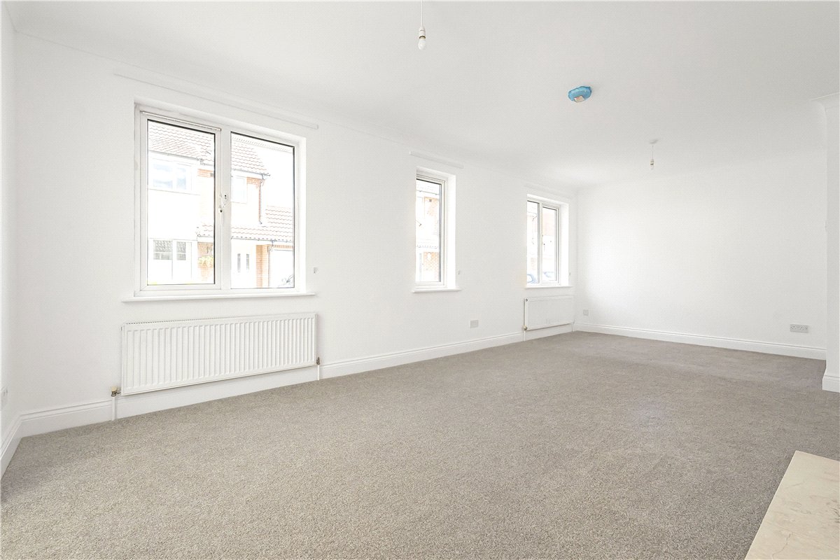 2 bedroom bungalow, Pantile Close, Witham CM8 - Available