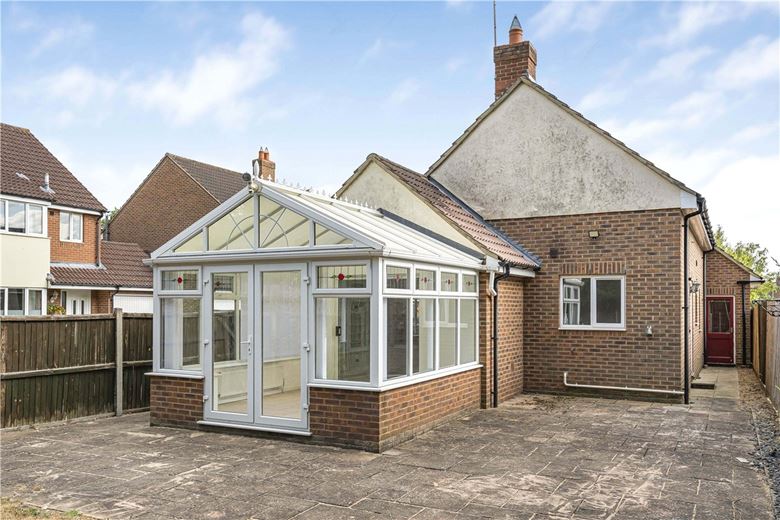 2 bedroom bungalow, Pantile Close, Witham CM8 - Available