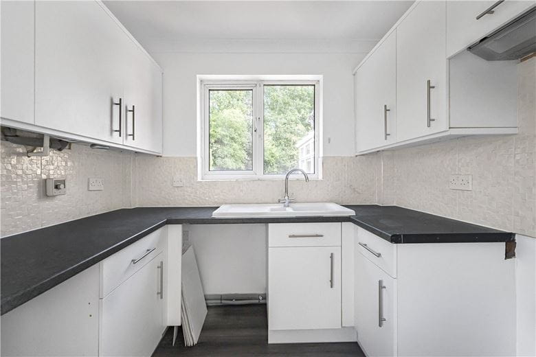 2 bedroom bungalow, Pantile Close, Witham CM8 - Available