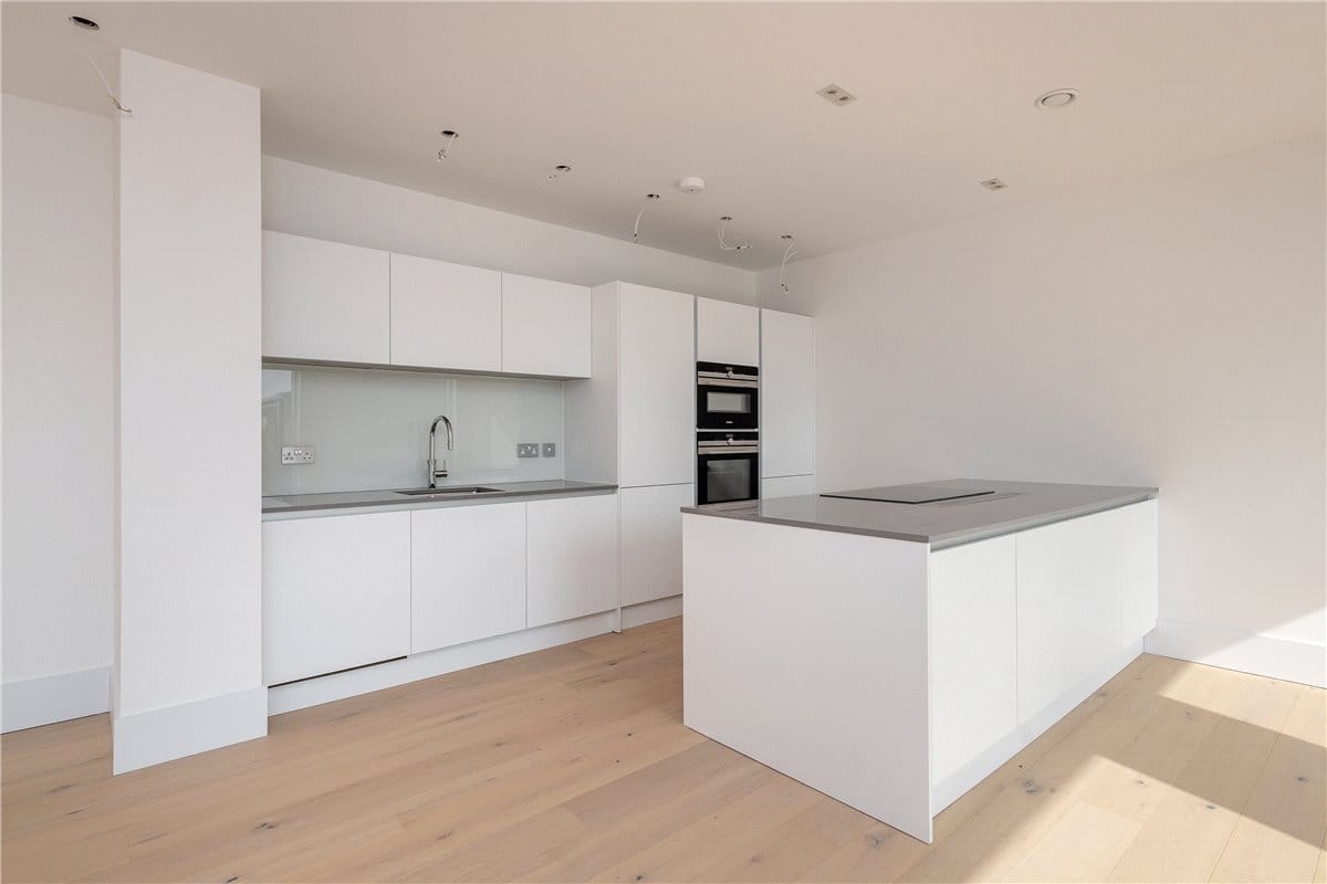 2 bedroom flat, Granville Court, Granville Road BA1 - Let Agreed