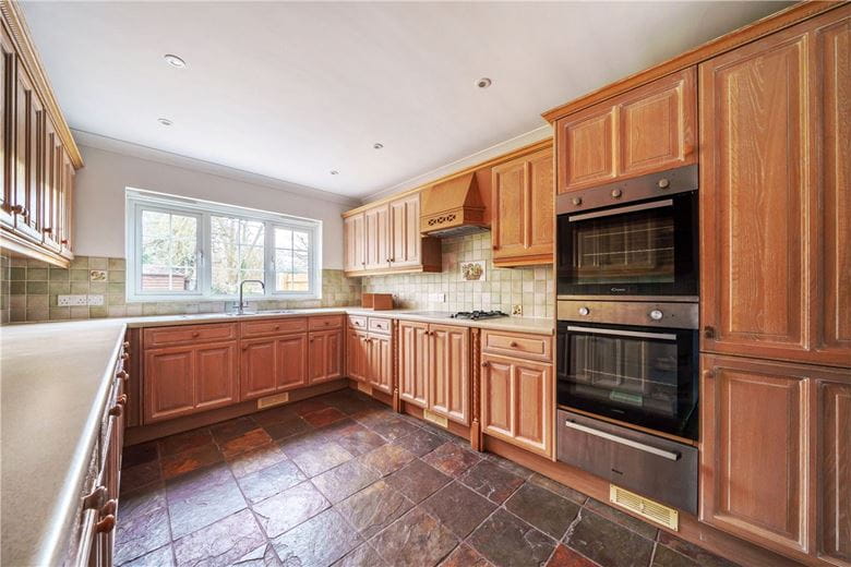 5 bedroom house, Old Risborough Road, Stoke Mandeville HP22 - Available