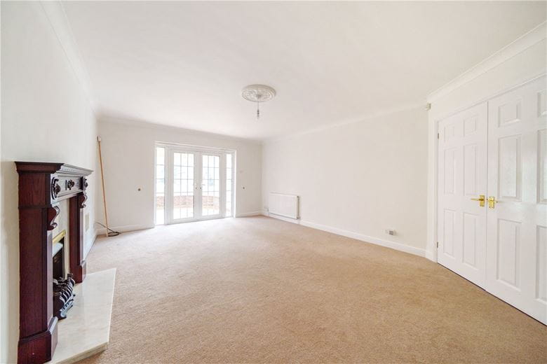 5 bedroom house, Old Risborough Road, Stoke Mandeville HP22 - Available