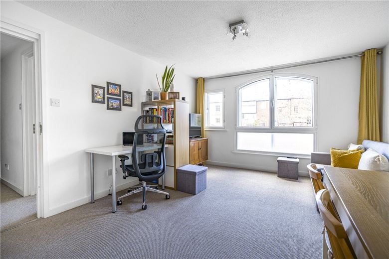 2 bedroom flat, The Chilterns, Gloucester Green OX1