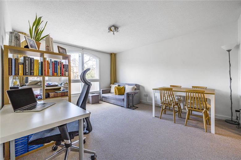 2 bedroom flat, The Chilterns, Gloucester Green OX1