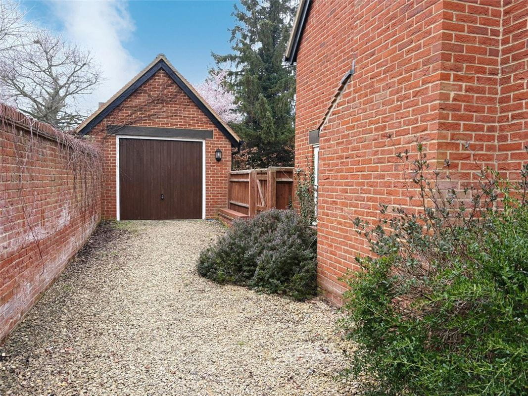5 bedroom house, High Street, Long Wittenham OX14 - Available