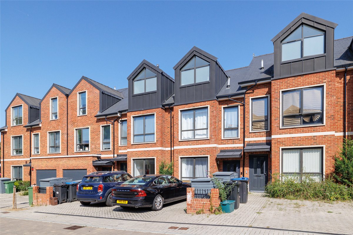 3 bedroom house, Harlow Gardens, Kingston upon Thames KT1 - Let Agreed