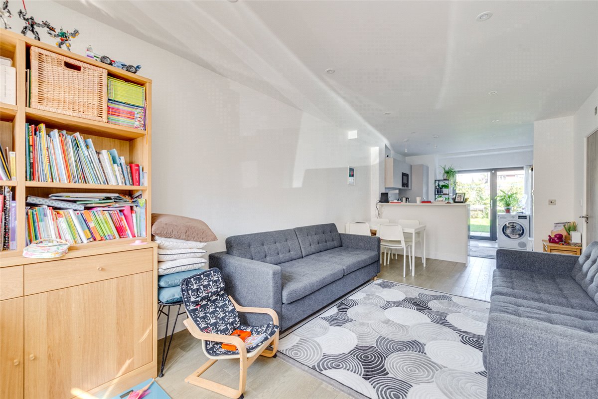 3 bedroom house, Harlow Gardens, Kingston upon Thames KT1 - Let Agreed