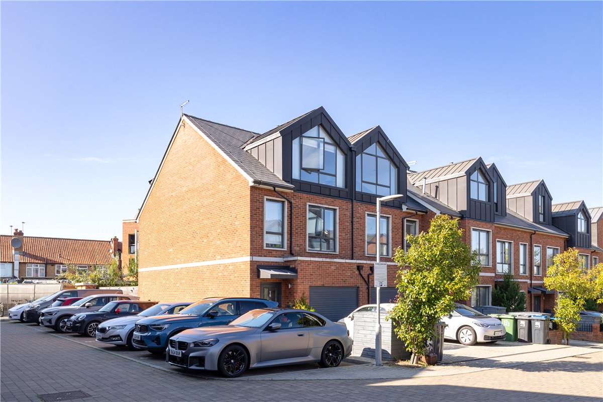 3 bedroom house, Harlow Gardens, Kingston upon Thames KT1 - Let Agreed