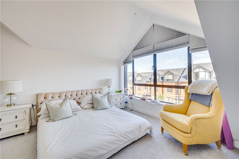 3 bedroom house, Harlow Gardens, Kingston upon Thames KT1 - Let Agreed