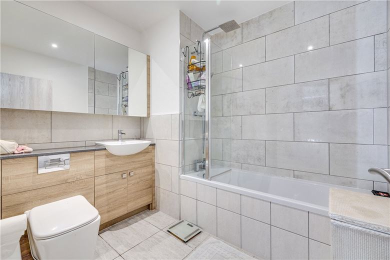 3 bedroom house, Harlow Gardens, Kingston upon Thames KT1 - Let Agreed