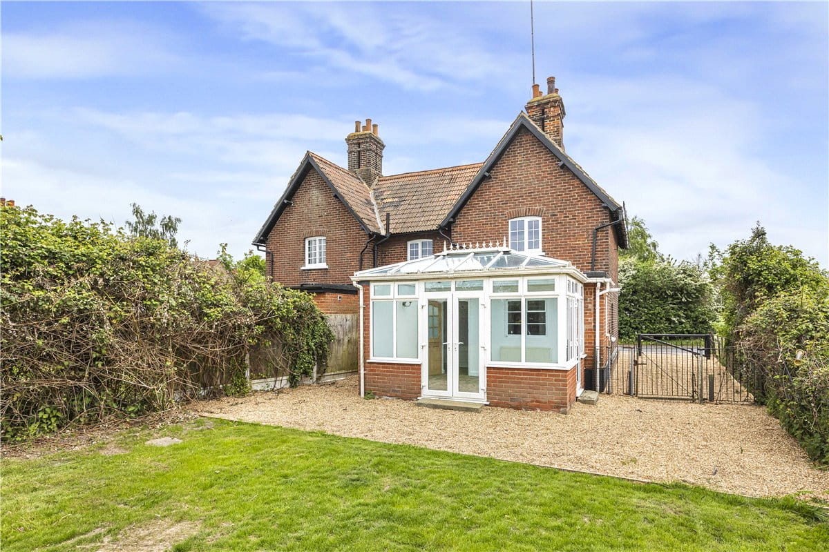 3 bedroom house, Ockendon Road, Upminster RM14 - Available