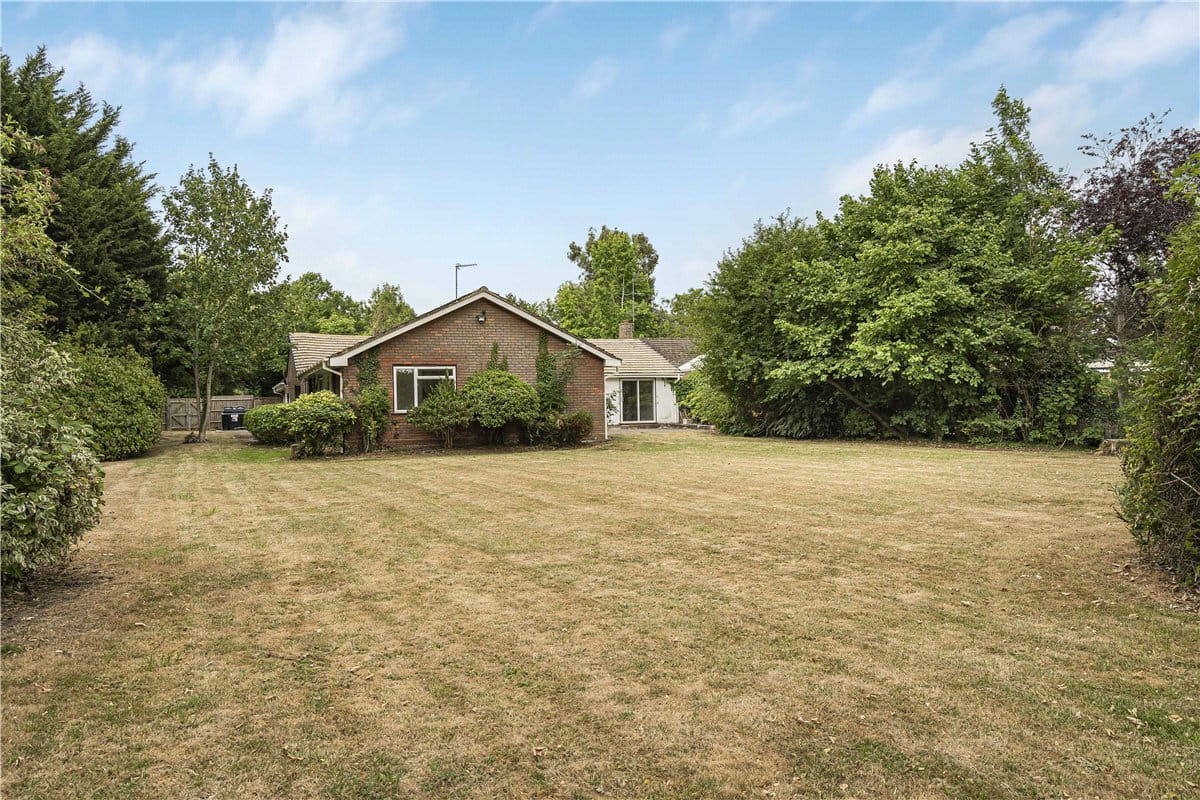 6 bedroom bungalow, Nash Lee Lane, Wendover HP22 - Available