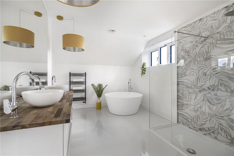 4 bedroom house, New Road, Dinton HP17 - Available