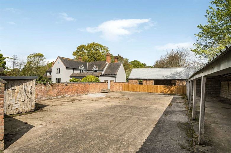 5 bedroom house, Shaw Lane, Kings Bromley DE13 - Let Agreed