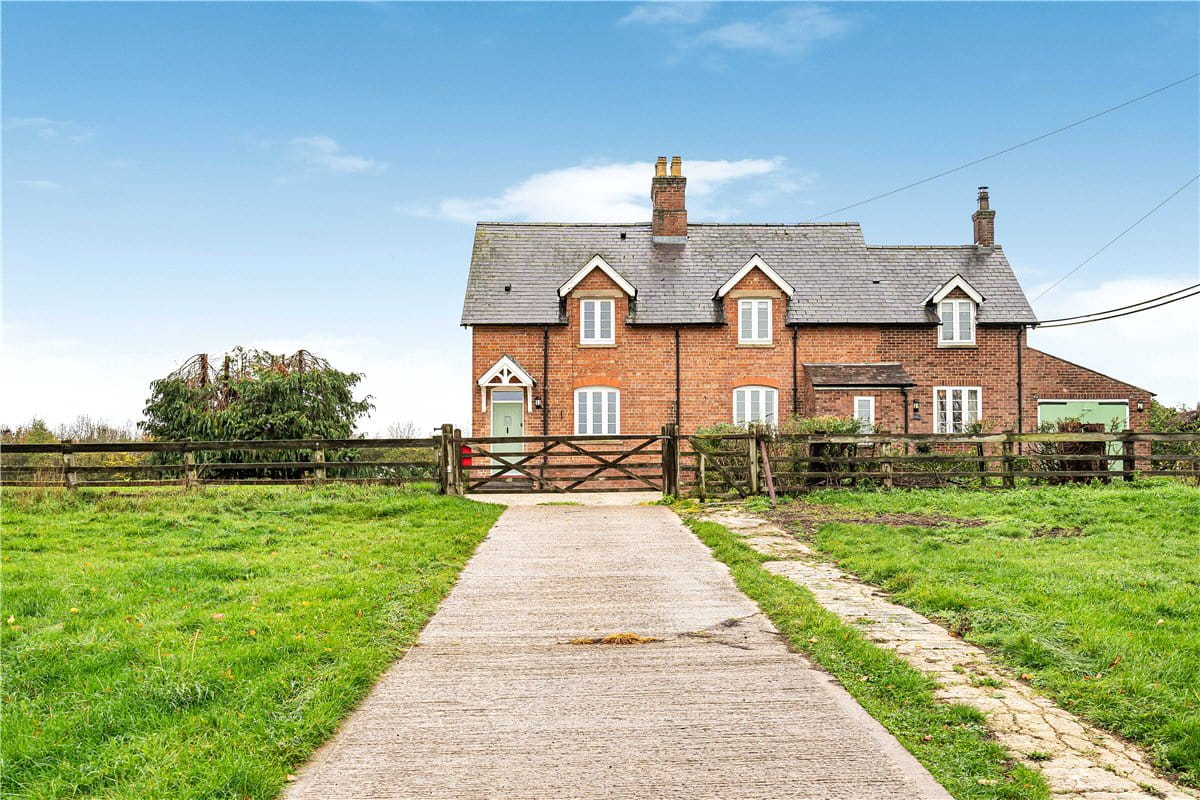 2 bedroom house, Manor Farm Cottages, Ardley Road OX25 - Available